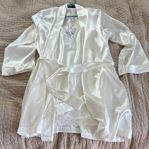 Thalia Sodi Cream Satin Robe with Lace Detail